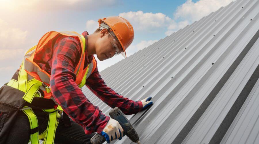 Professional gutter cleaning in Vinton, IA